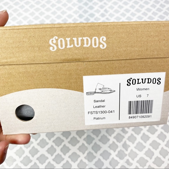 NIB Soludos Slotted Thong Sandal Metallic Platinum - Picture 14 of 14